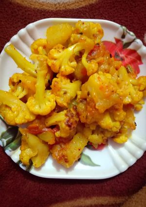 A picture of Potato and cauliflower veg.