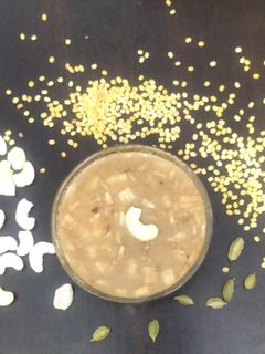 பாசிப்பருப்பு பிரதமன் (Moong daal coconut milk kheer recipe in tamil) செய்முறை முக்கிய புகைப்படம்