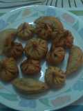 फ्राइड  मोदक और गुजियाँ (fried modak aur gujiya recipe in Hindi)