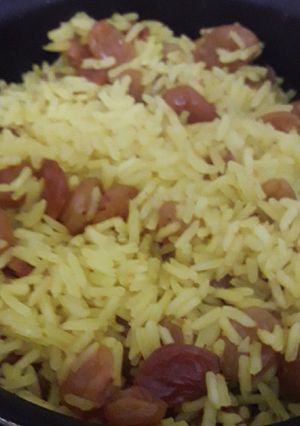صورة لوصفة أرز بسمتي بالزبيب والكركم