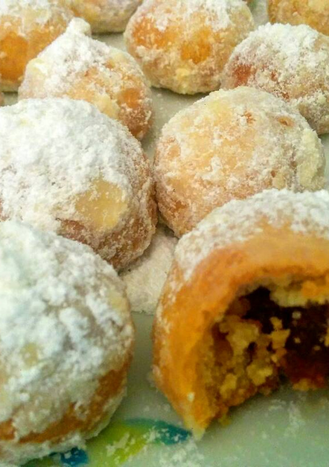 Una foto de Bolitas dulces de membrillo y nueces