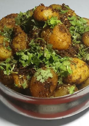 A picture of Dry dum aalu(potato).