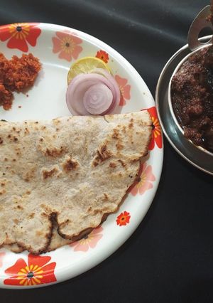 झणझणीत भरली वांगी (bharli vangi recipe in marathi) रेसिपी चे मुख्य फोटो 