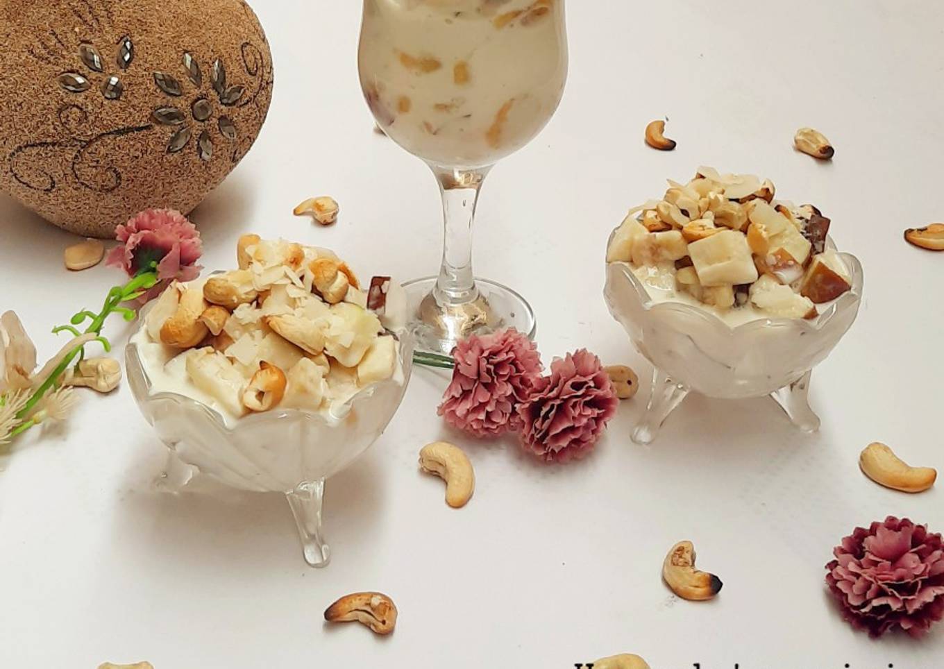 Granola fruit parfait