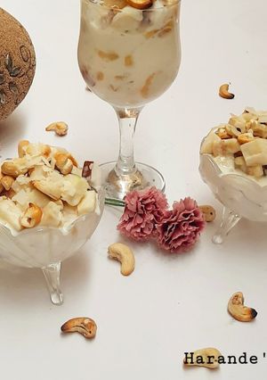 A picture of Granola fruit parfait.
