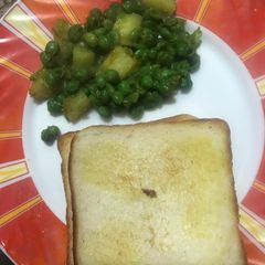 A picture of Matar Aloo chaat.