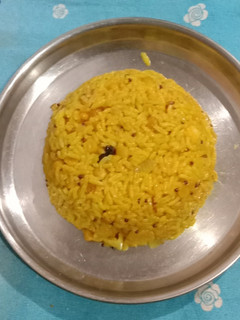 વઘારેલી ખીચડી (Vaghareli Khichdi Recipe In Gujarati) રેસીપી મુખ્ય ફોટો