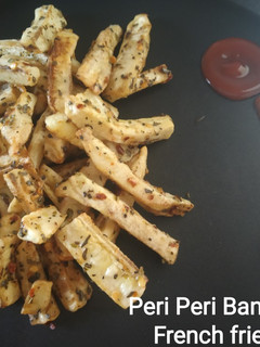 પેરી પેરી ફ્રેન્ચ કેળા ફ્રાય(peri peri French banana fries) રેસીપી મુખ્ય ફોટો