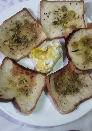 গার্লিক টোস্ট(Garlic toast recipe in Bengali) রেসিপির প্রধান ছবি
