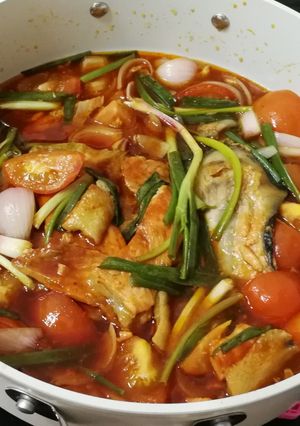 A picture of Salmon in Onion and Tomato Sauce.