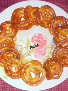 क्रिस्पी जलेबी (Crispy Jalebi recipe in Hindi) रेसिपी मुख्य फोटो