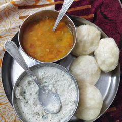 A picture of Idli sambr with coconut chutney.