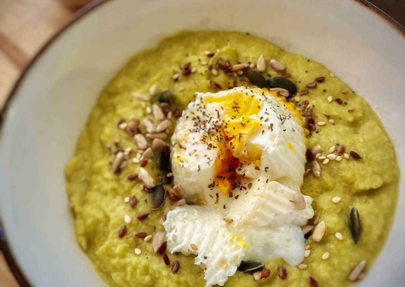 Crema de judías verdes con huevo poché