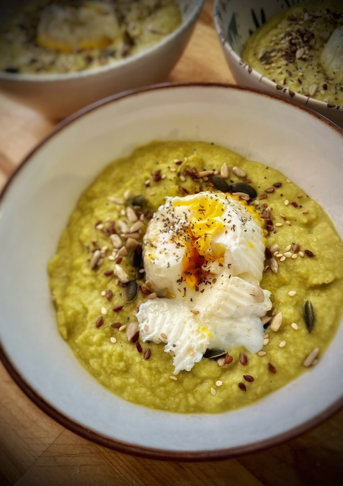 Una foto de Crema de judías verdes con huevo poché