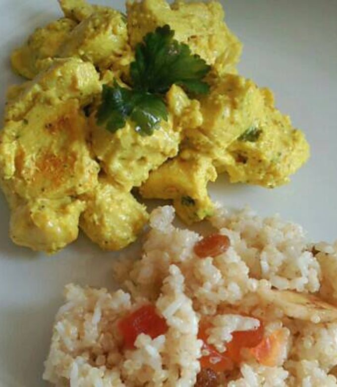Foto principal de Pollo al curry, con arroz basmati y frutas secas