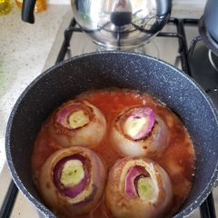 A picture of Turnip stuffed with meat.