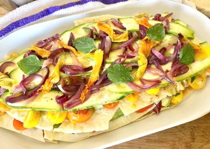 Pane Carasau  con pomodorini e cipolla caramellata