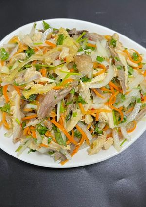 Hình của món Nộm gà rau răm.