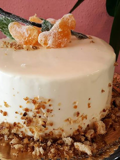 Una foto de Tarta de mousse de vainilla rellena de crema de mandarina