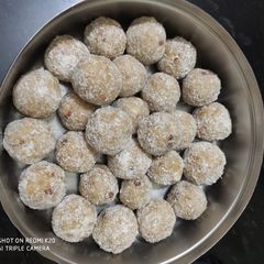 A picture of Coconut mawa laddoo.