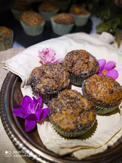 Una foto de Muffins Integrales de Manzana y Semillas de Chía