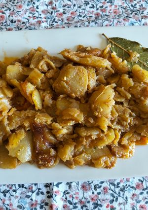 Una foto de Patatas Panadera con Salsilla al Ajillo y Pistachos