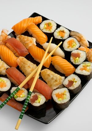 Una foto de Sushi variado