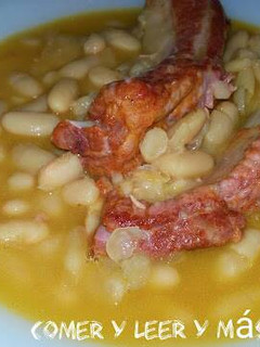Una foto de Judías blancas con costilla de cerdo adobada