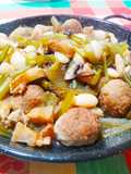 Alubias blancas de bote con papada, borraja, setas y huevos tontos
