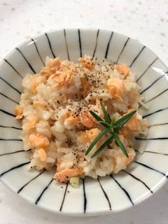 鮭魚炊飯 的食譜成品照片