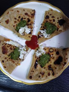 પનીર ચીઝ પરાઠા (Paneer Cheese Paratha Recipe In Gujarati) રેસીપી મુખ્ય ફોટો