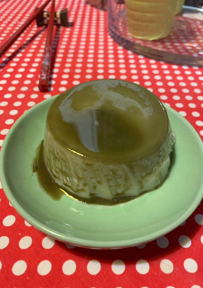 Una foto de Flan matcha