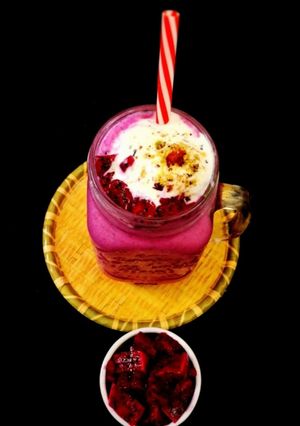 A picture of Dragon Fruit Shake.