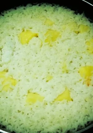 A picture of Turmeric potato rice.