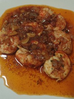 Una foto de Gambones en salsa