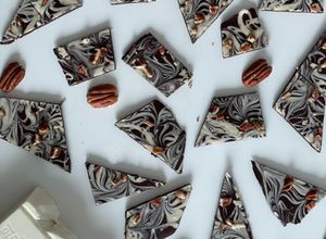 Una foto de Bark de marroc o chocolate con mantequilla de almendras