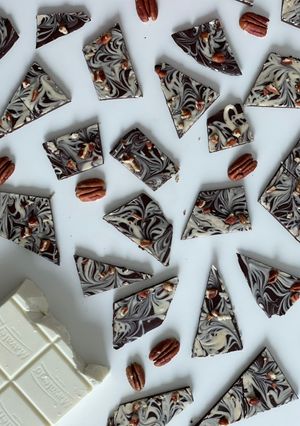 Una foto de Bark de marroc o chocolate con mantequilla de almendras