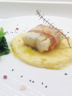 Foto di Filetto di baccalà, con polentina al latte e lardo di colonnata, e cime di rape