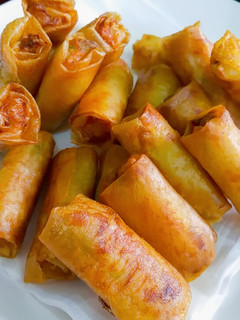 A picture of Taro Pork and Egg Spring Rolls.