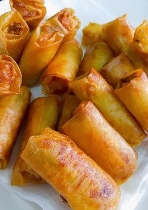 A picture of Taro Pork and Egg Spring Rolls.
