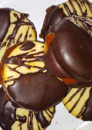 Una foto de Alfajores de dulce de leche y chocolate sin gluten!!