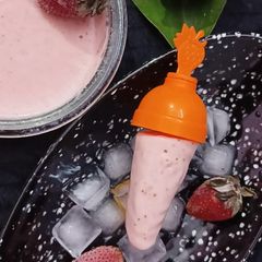 A picture of Strawberry kulfi.