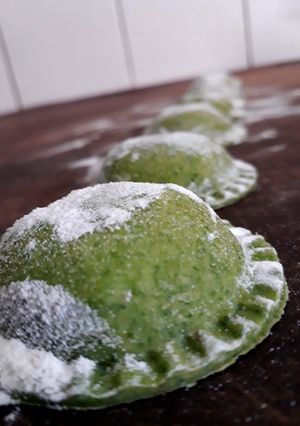 Una foto de Sorrentino Caseros de acelga relleno de pollo y ricota