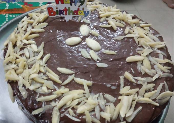 Recipe of Homemade Chocolate almond cake🎂