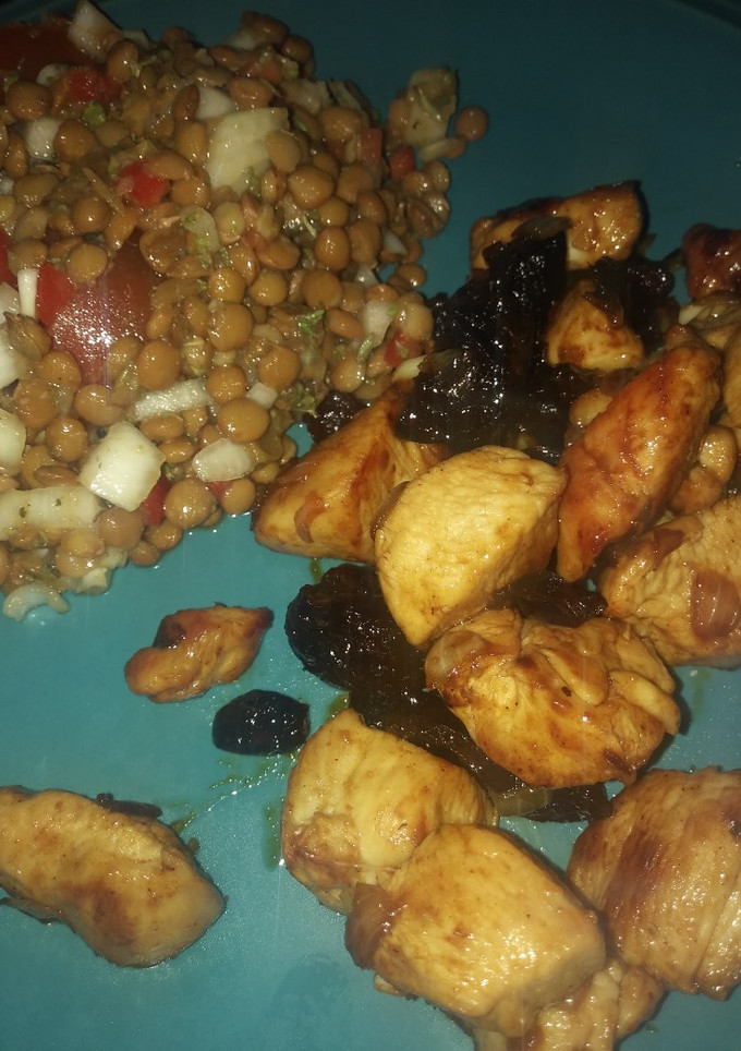 Una foto de Ensalada de lentejas y pollo al wok