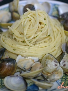簡易便宜料多的白酒蛤蜊義大利麵 的食譜成品照片