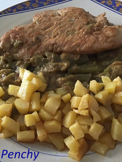 Una foto de Solomillo de pavo relleno de pesto a la genovesa en salsa