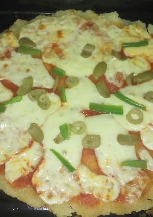 Una foto de Pizza🍕de harina de arroz, sin gluten y sin levadura