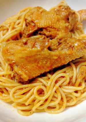 Una foto de Espaguetis con Gallina Criolla en Salsa de Tomates