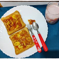 A picture of Caramalised banana and peanut butter toast.